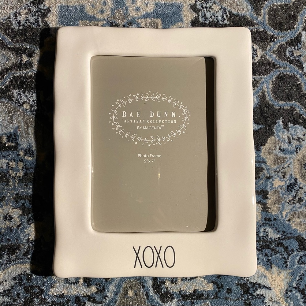 NWOT Rae Dunn XOXO picture frame